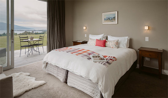 Prospect Lodge luxury guest room with lake view of Lake Te Anau