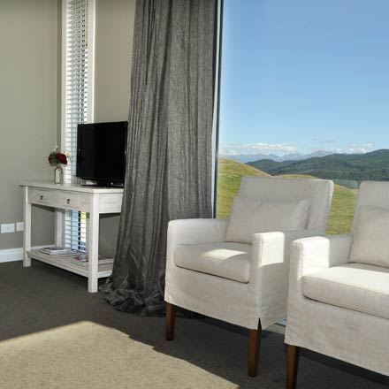 Relax in luxury surroundings in your Te Anau B&B when you stay at Prodpect Lodge, Fiordland Relax in luxury surroundings in your Te Anau B&B when you stay at Prodpect Lodge, Fiordland